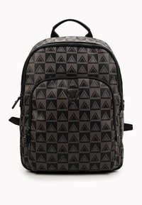 Zaino con motivo geometrico a triangoli in nero e grigio. Presenta un tessuto resistente, doppi cerniere e un manico superiore per un facile trasporto.