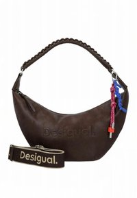 Borsa hobo in pelle marrone con manico intrecciato, logo "Desigual" impresso e tracolla removibile con dettagli intrecciati e ciondoli colorati.
