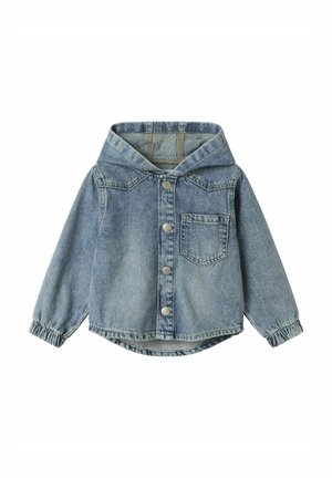 Jeansjacka med huva, ljusblå färg, knäppning fram, en bröstficka, elastiska muddarna och en något längre bakre fåll.