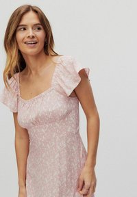 Dobber LUSIA FLORAL SUMMER - Vapaa-ajan mekko - pink mini flw