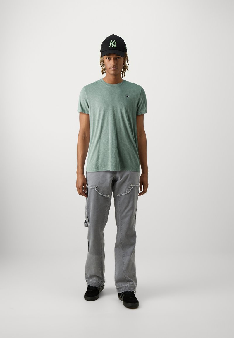 Hollister Co. - Icon Crew T-Shirt 7-Pack - T-shirt basic - WHITE/BURG/BEIGE/NAVY/GREY SIRO/GREEN/BLACK, Vergroten