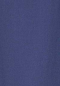 Tessuto blu intenso con un aspetto tessuto e testurizzato, che mostra un colore uniforme in tutto. Nessun motivo o accento distintivo presente.