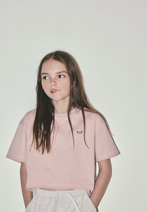 THE SET, REGULAR FIT - 5 PACK CROPPED OVERSIZED T-SHIRT WITH EMBROIDERED MOTIF . - T-shirts print - pink purple white
