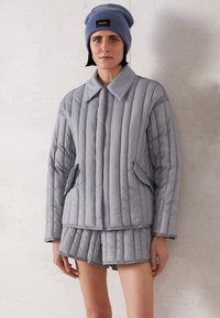 Não selecionado, blue grey