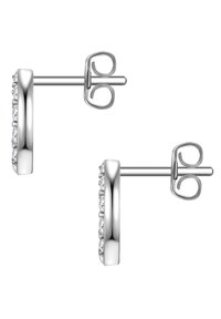 Silverfärgade hoopsmycken med en polerad finish, som har en rad små klara ädelstenar längs ena kanten. Inkluderar en post och fjärilsspärr.