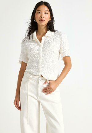 CRINKLED - Skjortebluser - white