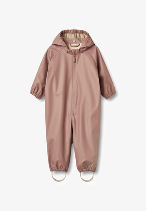 Mono impermeable rosa con capucha, puños elásticos, cierre frontal con cremallera y correas para los pies para un ajuste seguro. Textura suave, diseño minimalista.