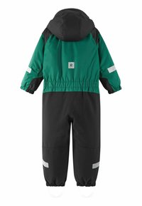 Groen en zwarte waterdichte overall met elastische manchetten, capuchon en reflecterende accenten; bevat een merkembleem op de achterkant.