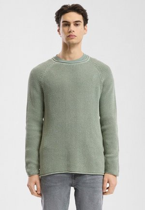 - Sweter