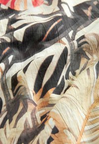 Next GATHERED SHORT SLEEVE TEXTURED BOXY  PETITE - Blůza - safari print