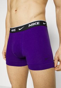 Nike Underwear TRUNK 3 PACK - Cuecas boxer - electro purple/team orange/black