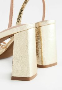 Next FOREVER COMFORT® JEWEL FLOWERS BLOCK HEEL REGULAR FIT - Sandalai - gold