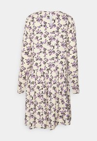 Cremfarbienes Kleid mit langen Ärmeln, lila und schwarzem Blumenmuster, geraffter Taille und kleinem Schlüssellochöffnung am Rücken des Ausschnitts.