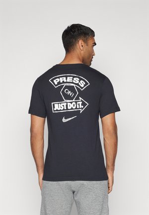 TEE GYM KIT SUMMIT - T-shirts med print - black