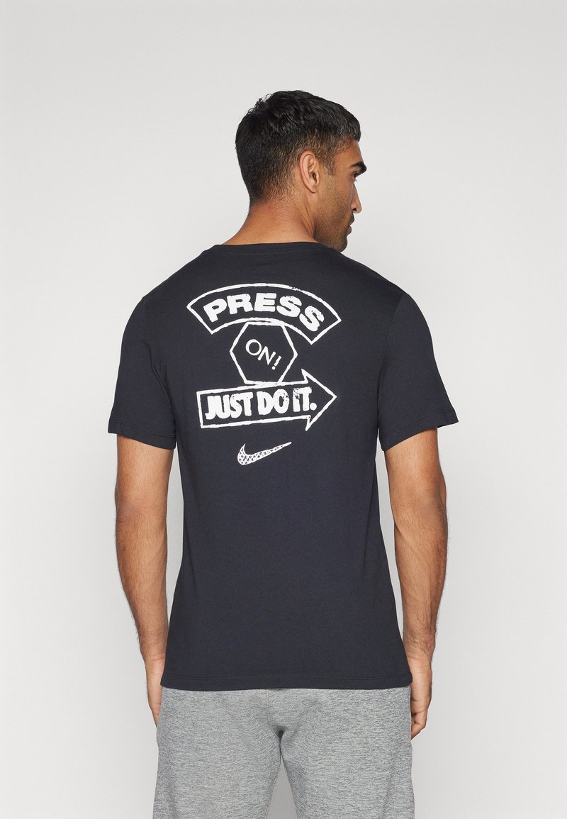 Nike Performance TEE GYM KIT SUMMIT - T-shirts print - black