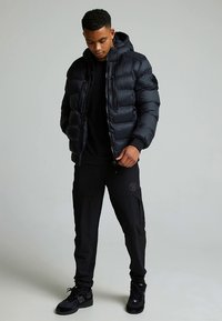 Zavetti Canada ZAVETTI CANADA ANVOX BOMBER JACKET - Zimska jakna - jet black