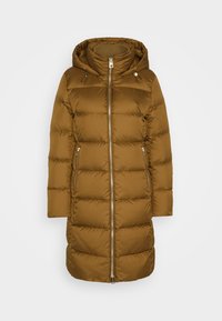 Bruine lange gewatteerde pufferjas met capuchon, voorrits, twee met rits afgesloten zijzakken en verstelbare trekkoorden bij de hals.