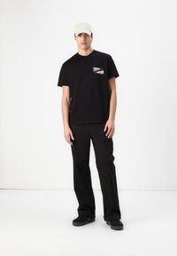Tommy Jeans FLAG TIGER TEE - Print T-shirt - black