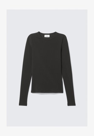 Sort langærmet t-shirt med rund hals og slank pasform, lagt fladt på en lys grå baggrund.