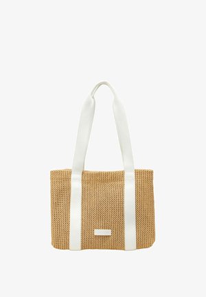 Sac fourre-tout en paille tissée de couleur beige avec des poignées en tissu blanc, présentant une forme rectangulaire et un discret logo à l'avant.