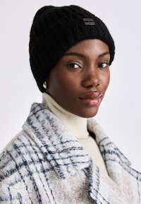 Tommy Jeans CITY BOLD BEANIE - Căciulă - black