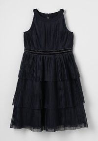 Mouwloze marineblauwe gelaagde jurk met geplooide stof en een geborduurde tailleband, met een ronde halslijn en een rits aan de achterkant.