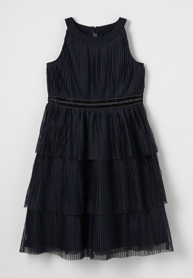 Mouwloze marineblauwe gelaagde jurk met geplooide stof en een geborduurde tailleband, met een ronde halslijn en een rits aan de achterkant.