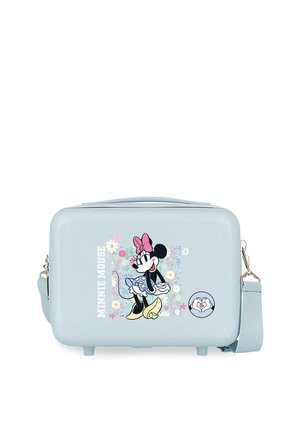 Bolso azul claro con Minnie Mouse llevando un lazo rosa y un vestido azul, fondo floral y un icono de gesto de mano en forma de corazón.