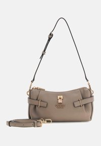 Brązowa torebka z ekoskóry z metalowymi elementami w kolorze złotym, zamkiem błyskawicznym i regulowanym paskiem. Posiada logo na przodzie oraz kontrastujące czarne akcenty.