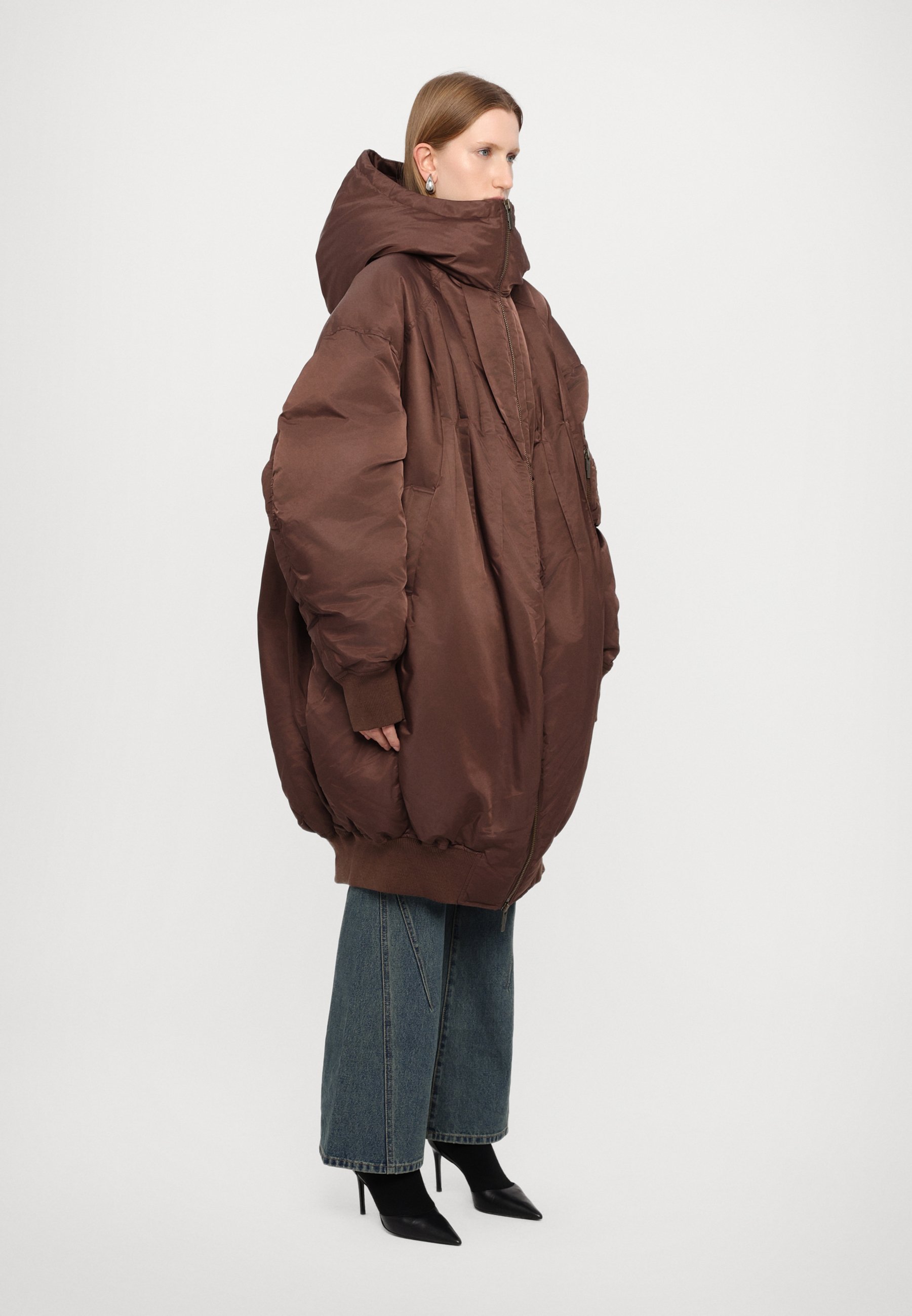 FENG CHEN WANG BROWN FOLDING セットアップ Feng Chen Wang Interview