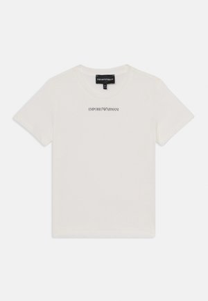 Biała bawełniana koszulka z okrągłym dekoltem, krótkimi rękawami oraz centralnym nadrukowanym logo w szarym kolorze: "EMPORIO ARMANI" z trójkątnym emblematem.