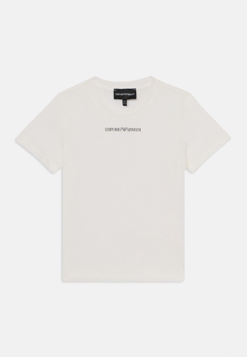 Λευκό βαμβακερό μπλουζάκι με στρογγυλή λαιμόκοψη, κοντά μανίκια και κεντρικό τυπωμένο λογότυπο σε γκρι: "EMPORIO ARMANI" με τριγωνικό έμβλημα.