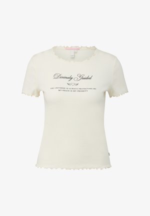 Cremefarbenes, kurzärmeliges, geripptes T-Shirt mit Rüschensaum und schwarzem Text "Divinely Guided" sowie "Das Universum beschützt mich immer, mein Frieden hat für mich Priorität."