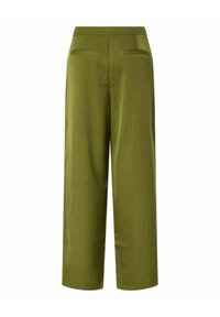 Olijfgroene broek met een wijduitlopende pasvorm, voorzien van verticale streepjes, twee achterzakken en een gladde textuur.