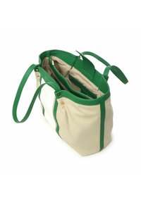 Borsa a tote in tela e pelle sintetica di colore crema con dettagli verdi, dotata di due manici corti e numerosi scomparti interni.