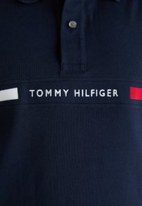 Tommy Hilfiger CHEST INSERT - Polo - desert sky