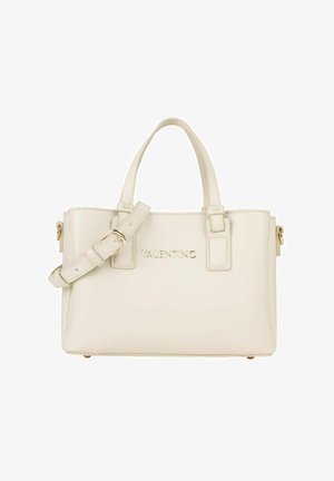 Crèmekleurige leren handtas met gouden logo-details, dubbele handvatten en een verstelbare riem. Heeft een gestructureerde vorm en minimalistisch ontwerp.