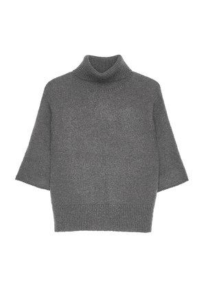 Grå strikket rullekravebluse med korte ærmer og ribstrikket kant. Blød tekstur og afslappet pasform. Stoffet virker let og behageligt.