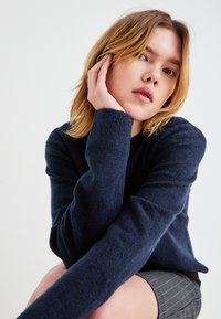 Weekday Džemper - navy