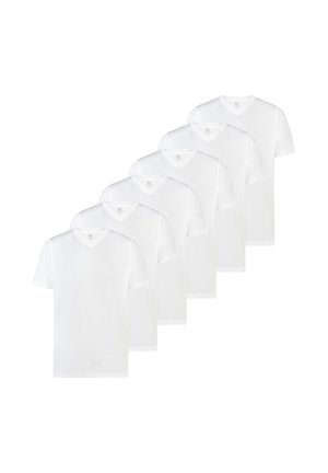 Sechs schlichte weiße V-Ausschnitt-T-Shirts mit kurzen Ärmeln, in einem versetzten, überlappenden Layout auf weißem Hintergrund angeordnet.