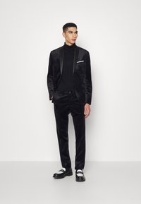 Lindbergh SET - Anzug - black