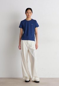 GANT SHIELD - Paprasti marškinėliai - dusty blue sea