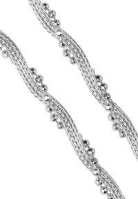 Srebrny pleciony łańcuch z falistym wzorem, z kulistymi akcentami rozmieszczonymi wzdłuż długości, tworząc teksturowany wygląd.