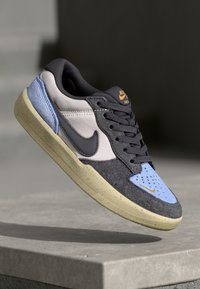Nike SB - FORCE 58 - Zapatillas - lt orewood/blue/desert khaki Imagen en miniatura 1