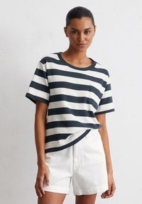 Marc O'Polo - SHORT SLEEVE  ROUND NECK STRIPED - Print T-shirt - multi  muted blue Thumbnail Image 1