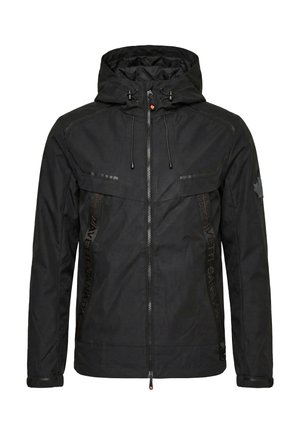 Veste à capuche noire avec fermeture éclair frontale, cordons ajustables et texte « SAUVEZ LE CANADA » le long des côtés, avec un patch en forme de feuille d'érable sur la manche.