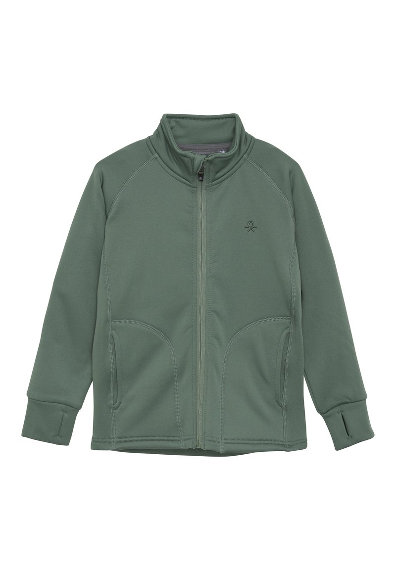 Giacca in pile verde con colletto alto, zip frontale completa e tasche laterali, dal texture morbido e dettagli di cucitura a contrasto.