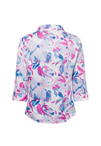 Bloemige shirt in lichte stof met een abstract patroon van roze en blauwe bloemen, knoopjes met 3/4 mouwen en een kraag met een gebogen zoom.