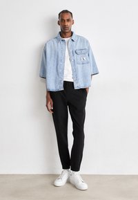 Calvin Klein Jeans TECHNICAL BADGE PANT - Joggebukse - black