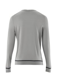 Grauer langärmliger Pullover mit glatter Textur, ausgestattet mit einem Rundhalsausschnitt und dunkelblauen Akzentstreifen an den Bündchen und am Saum.